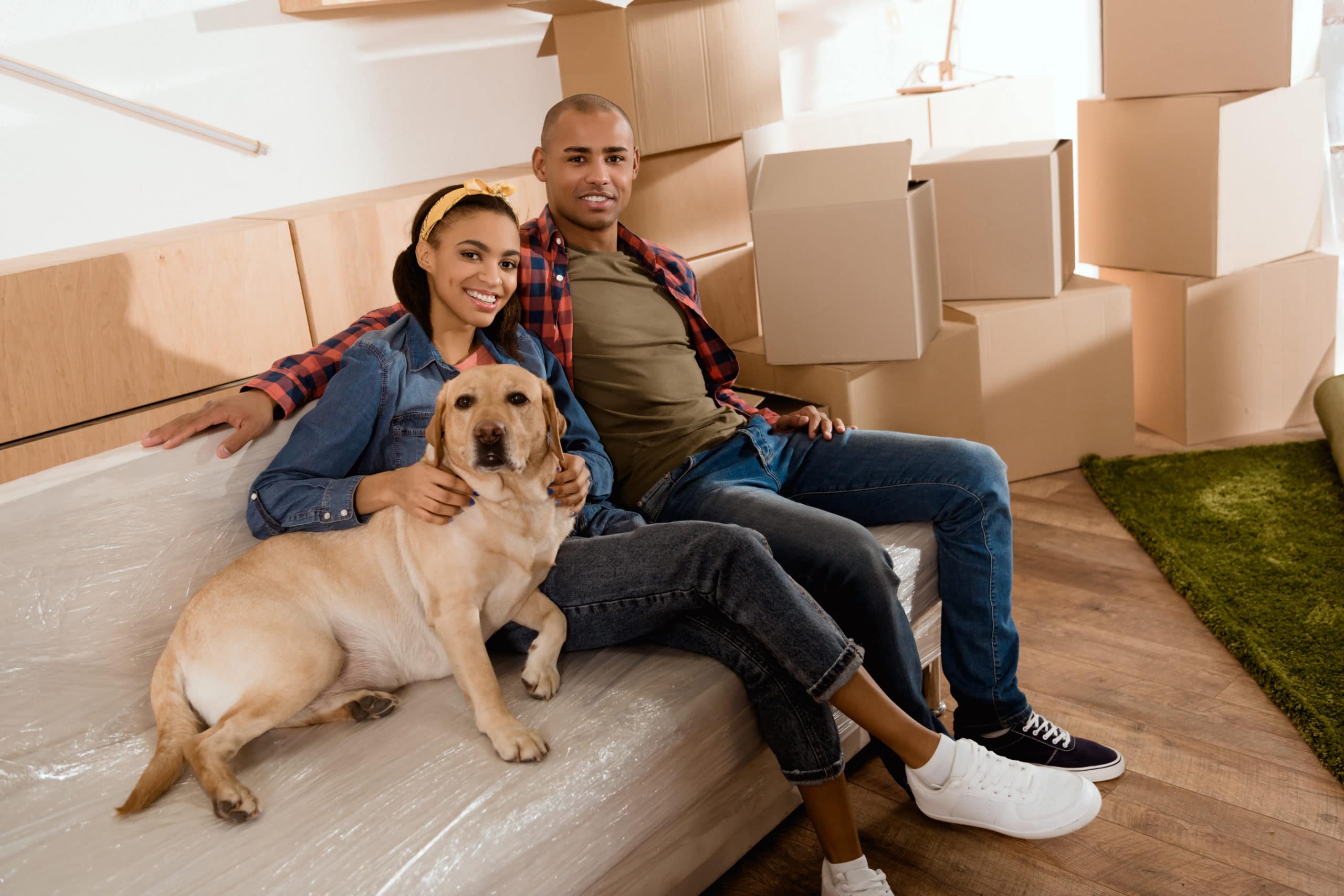 couple-with-dog-moving-in